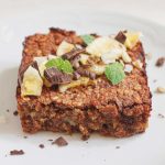 Baked Banana Bread Oatmeal mit Schokostückchen