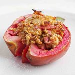 Goldene Kürbis-Schnecken mit Nussfüllung