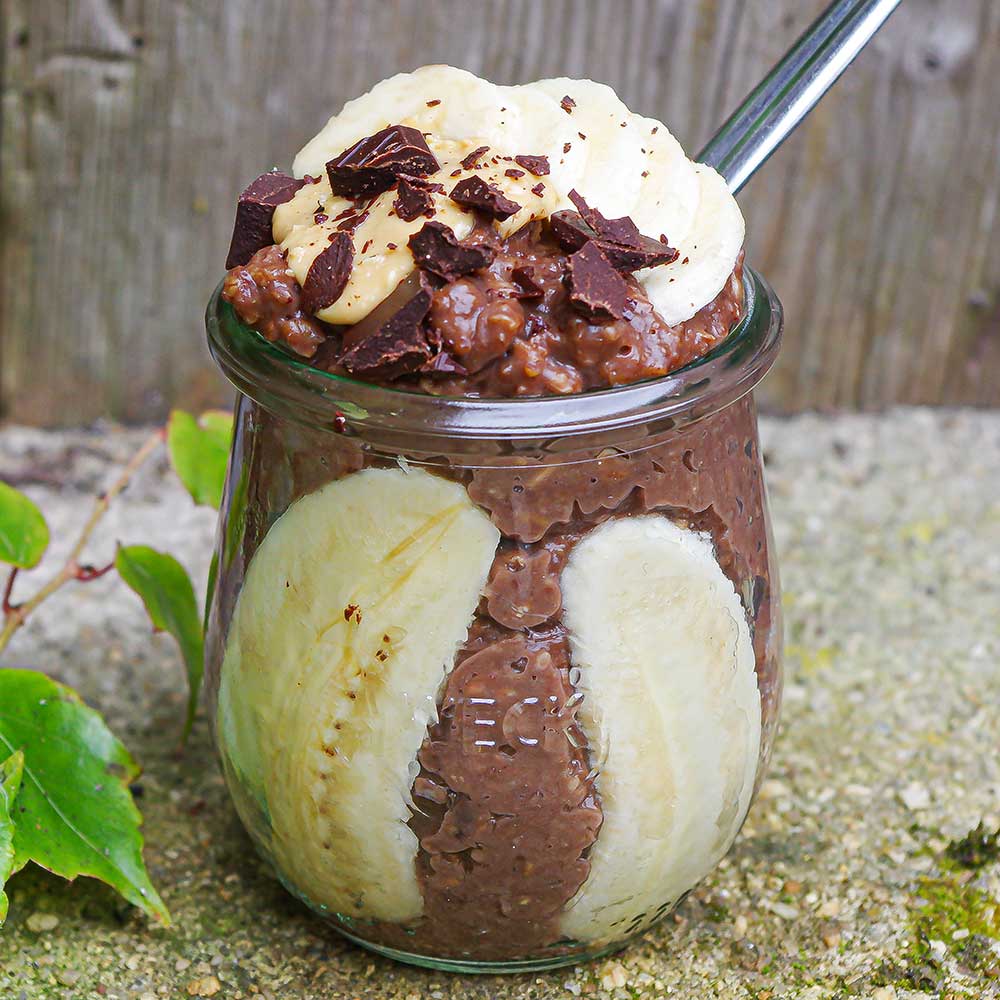 Schoko-Erdnuss-Porridge mit Banane