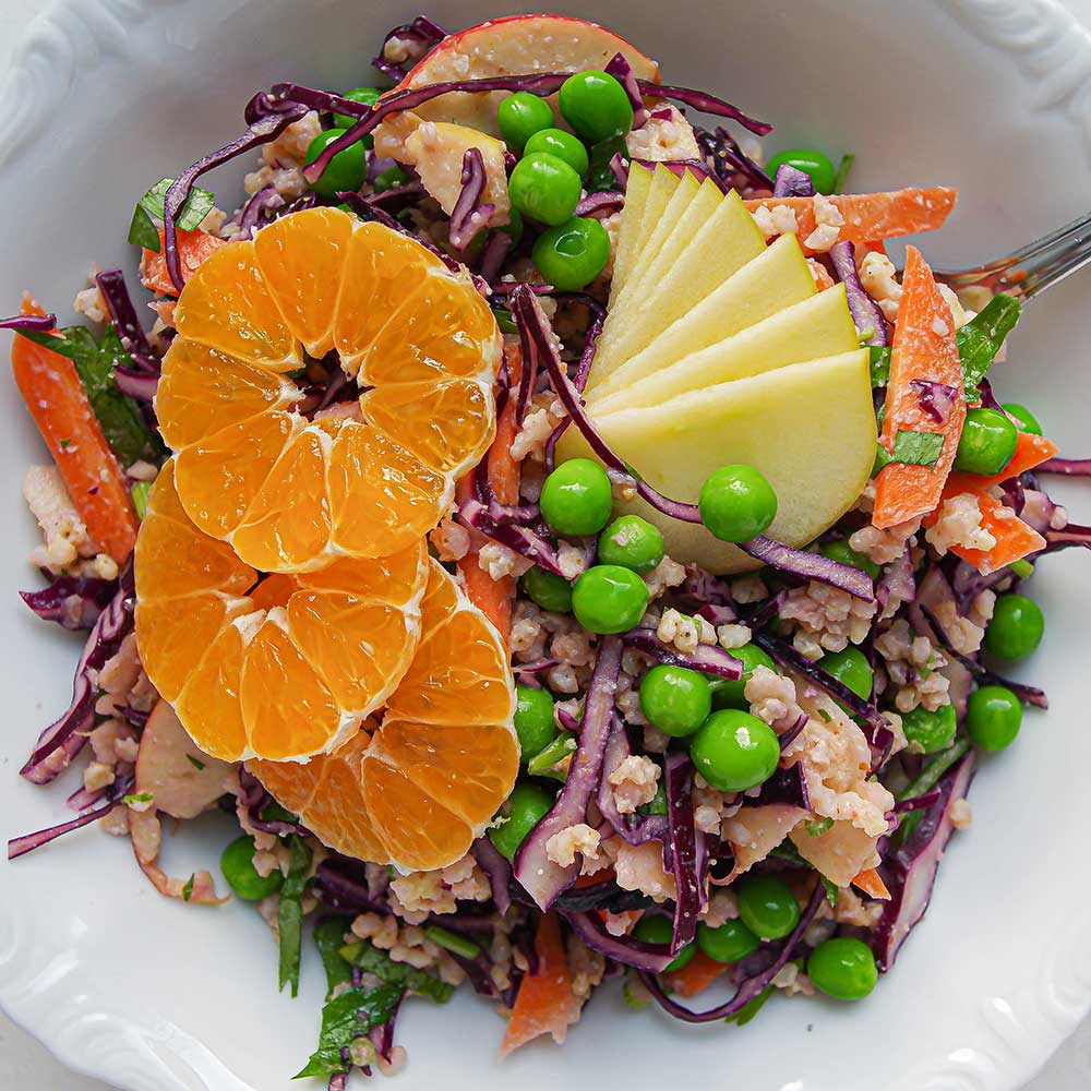 Wintergemüse-Salat mit Hirse und Erdnuss-Dressing