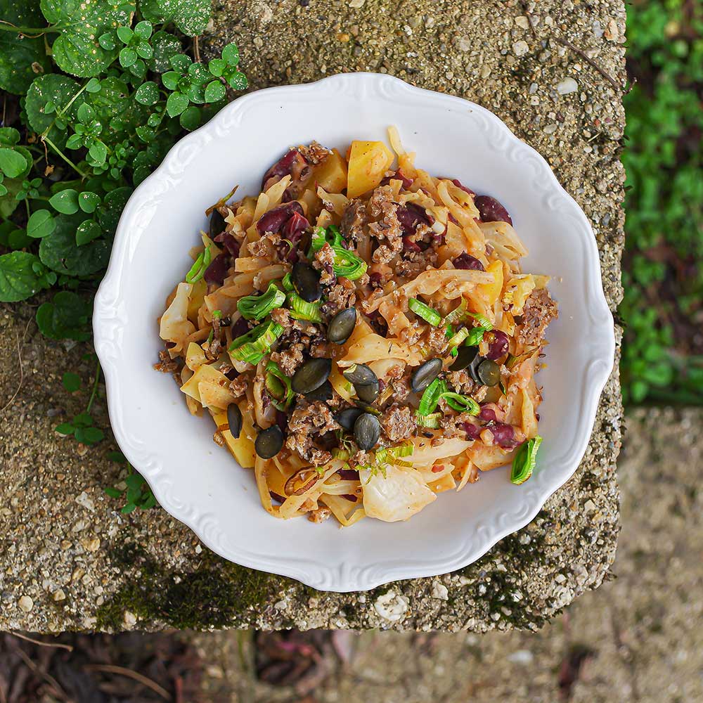 Cremige Kartoffel-Kraut-Pfanne mit Bohnen
