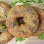 Kürbiskern-Bagels mit Mohn