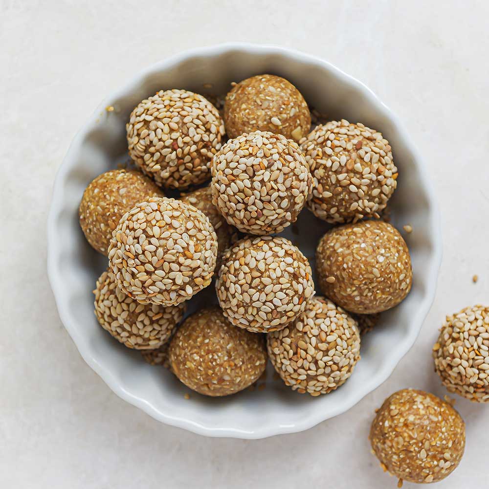 Erdnuss-Sesam-Blissballs