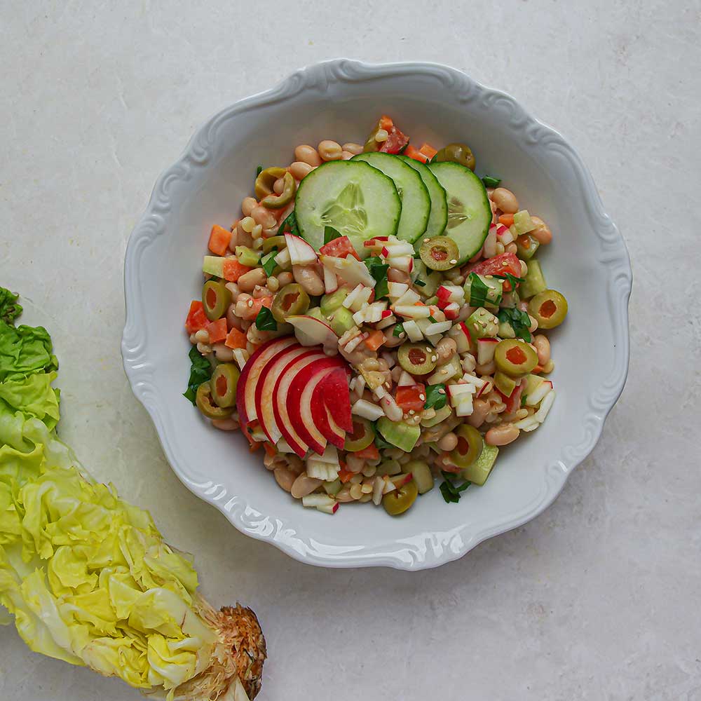 Couscous-Bohnen-Salat mit cremigem Paprika-Cashew-Dressing