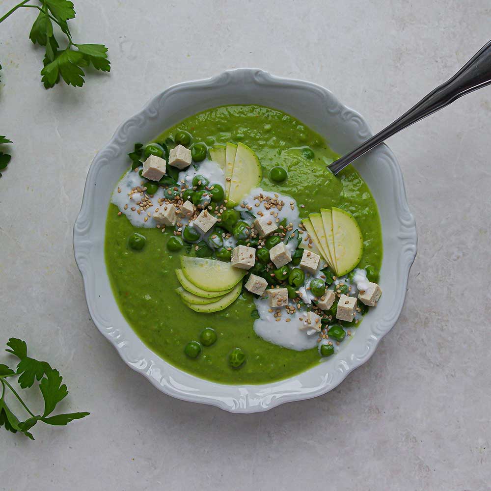 Zucchini-Erbsen-Cremesuppe mit Kokosmilch