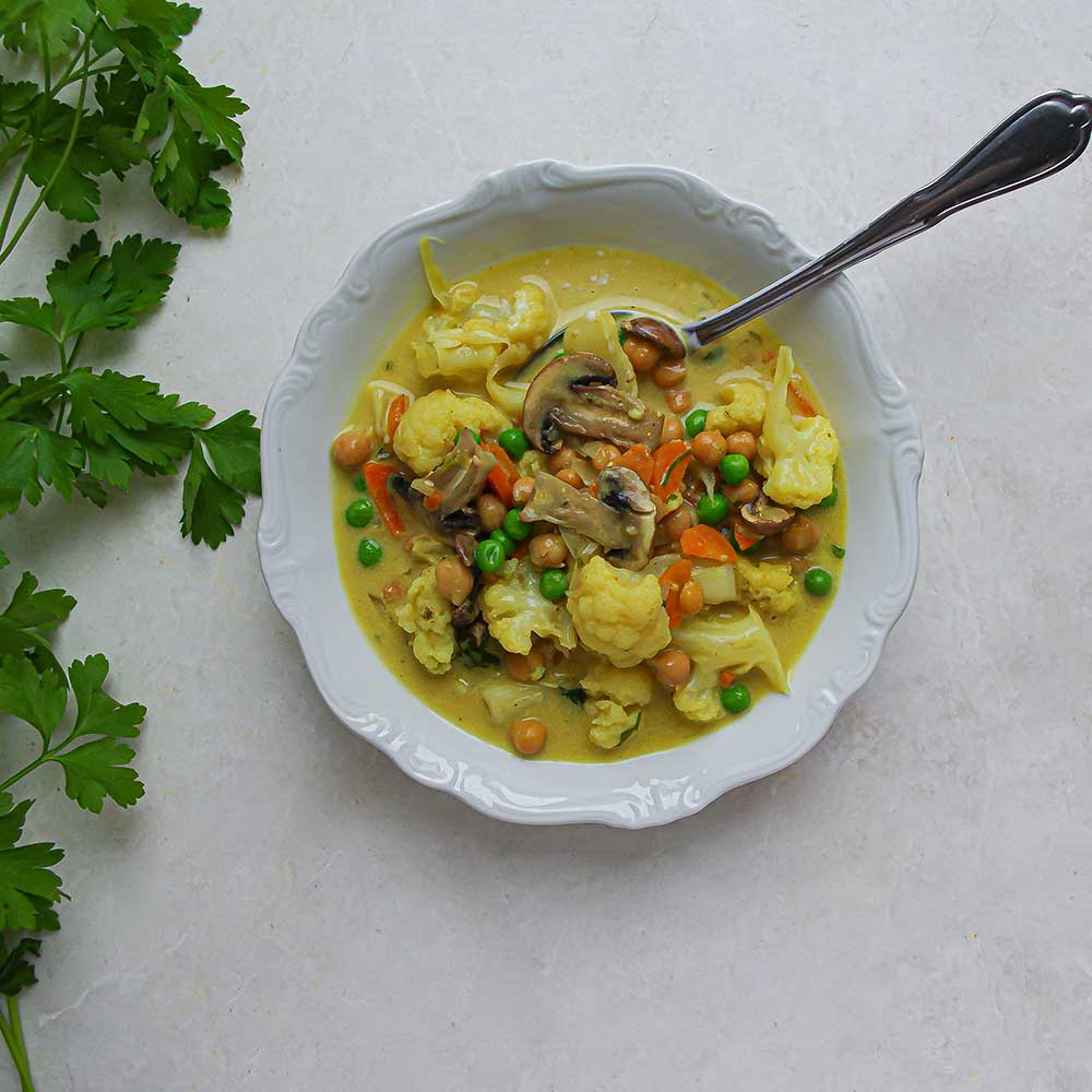 Gemüse-Kokos-Suppe mit Kichererbsen