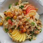 Warmer Sellerie-Apfel-Salat mit Kichererbsen