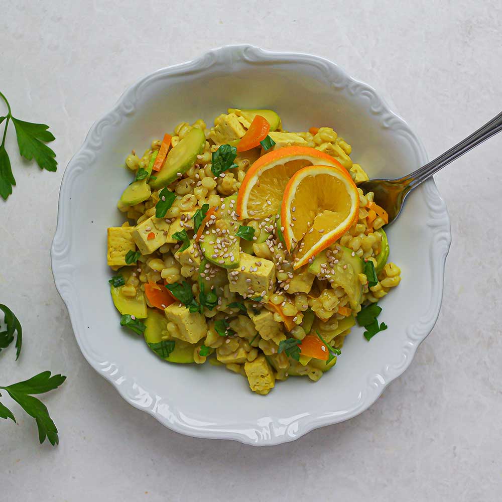 Milde Kokos-Gemüse-Pfanne mit Tofu