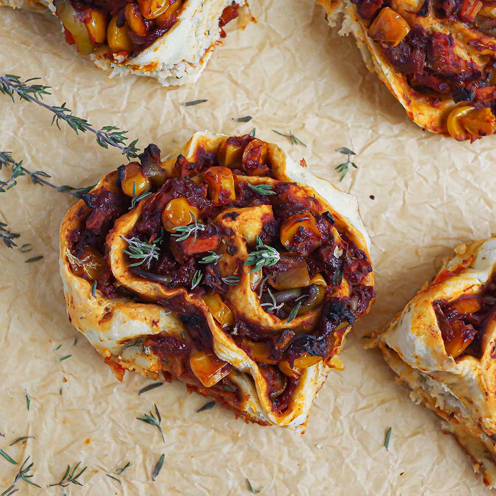 Pizza-Schnecken mit Tomaten-Mais-Füllung