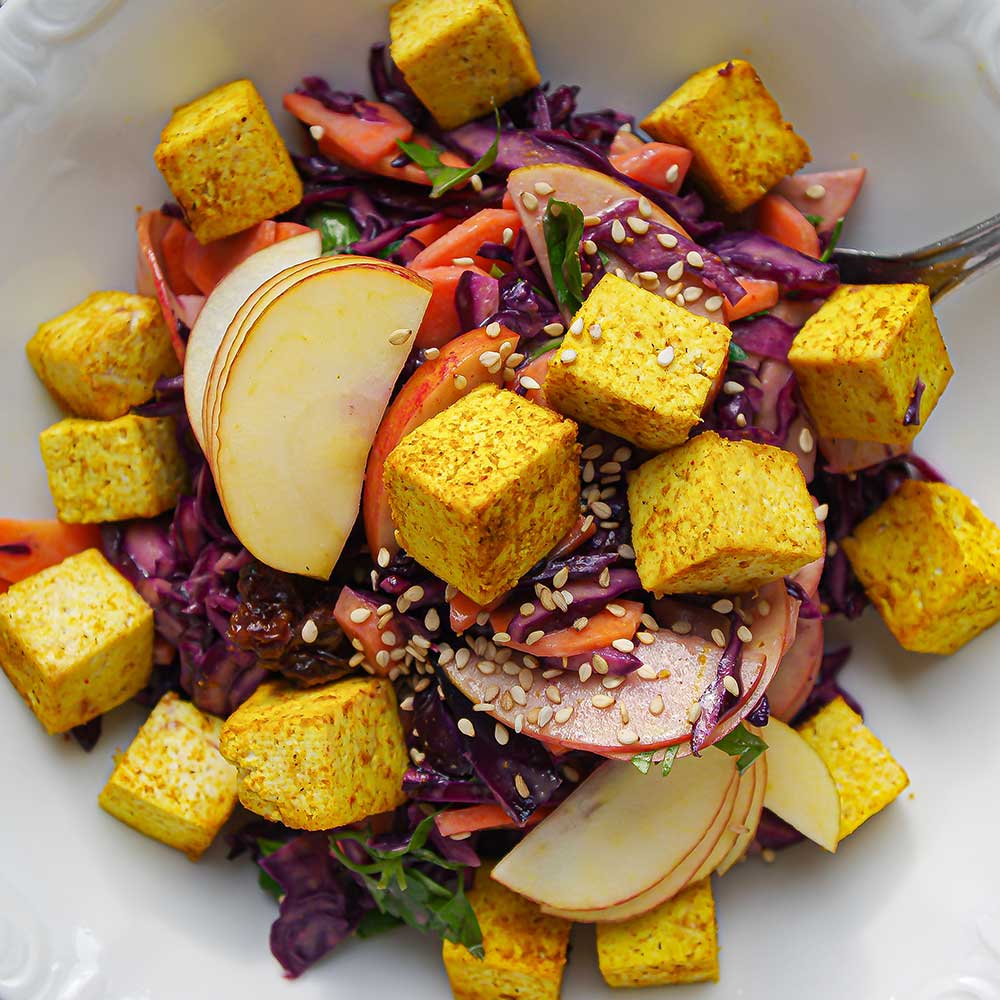 Gebratener Rotkraut-Salat mit Tofu & Cashew-Dressing