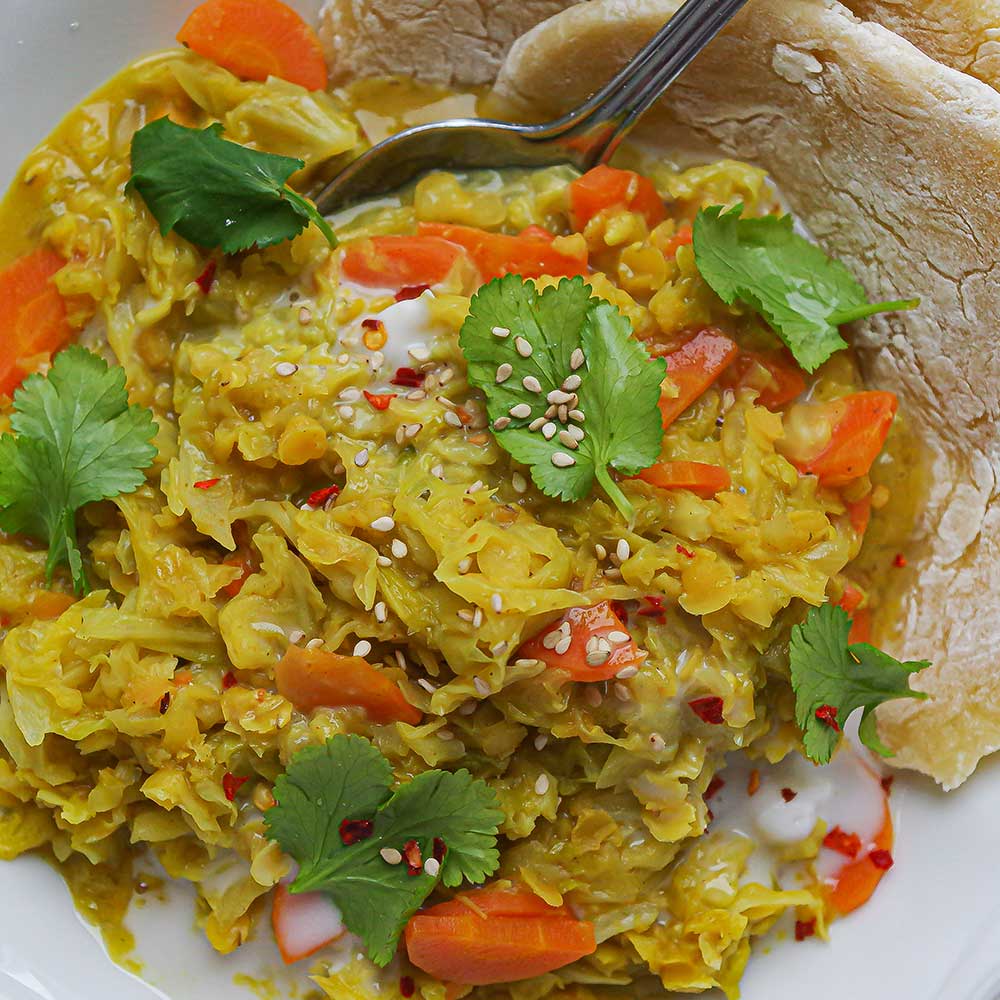 Erdnuss-Kohl-Curry mit Kokosmilch