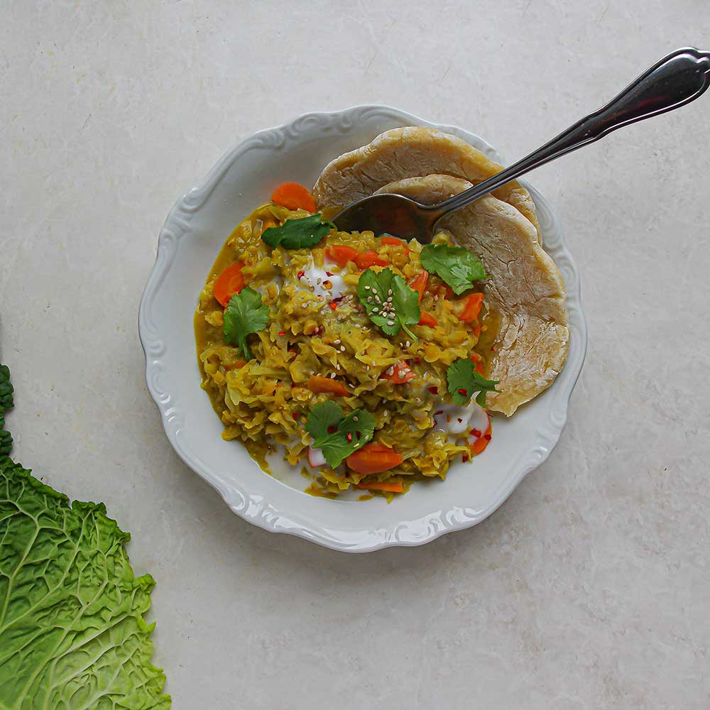 Erdnuss-Wirsing-Curry mit Kokosmilch