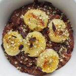 Schoko-Porridge mit gebackener Banane